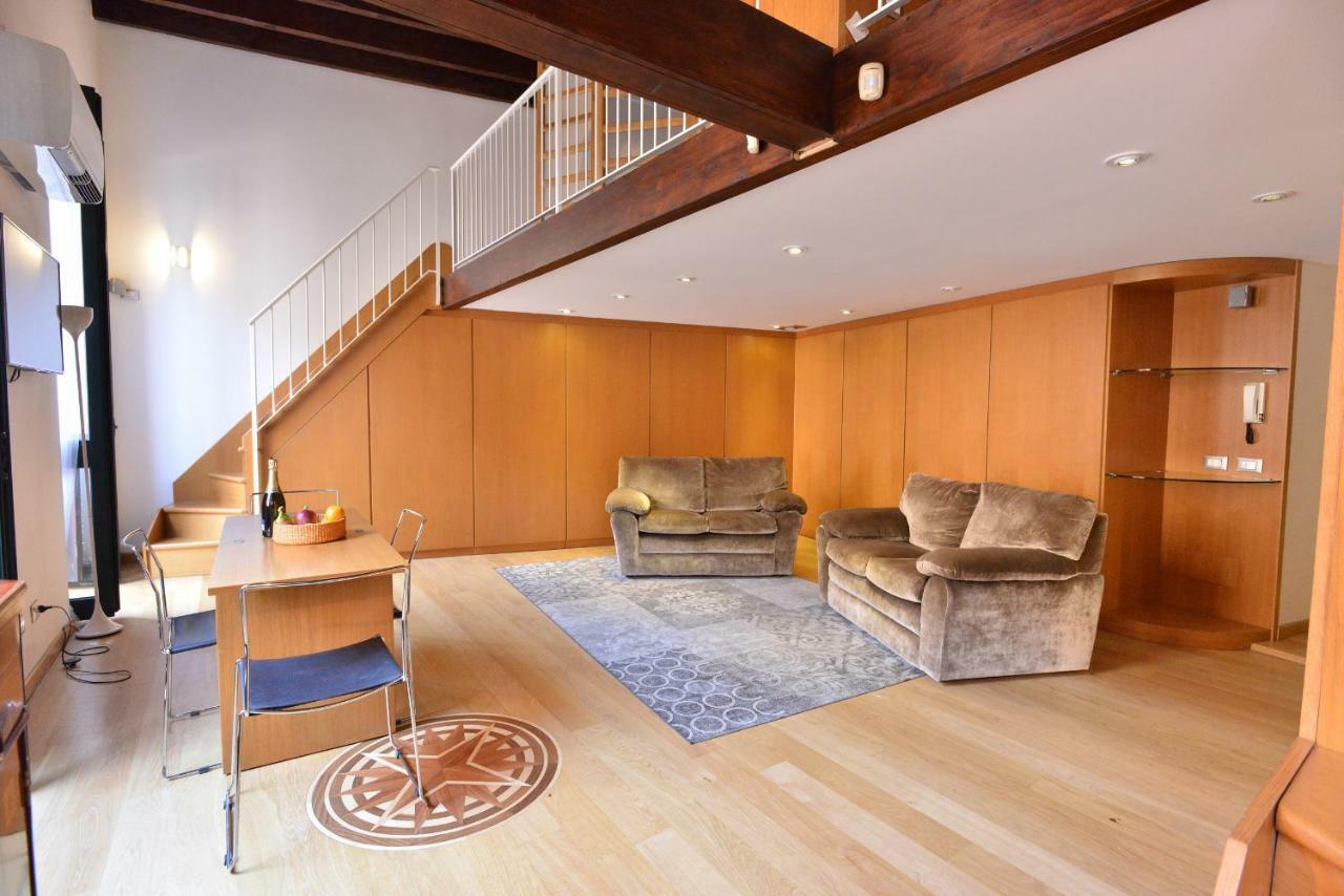 Izzhome Full Center Grand Apartment