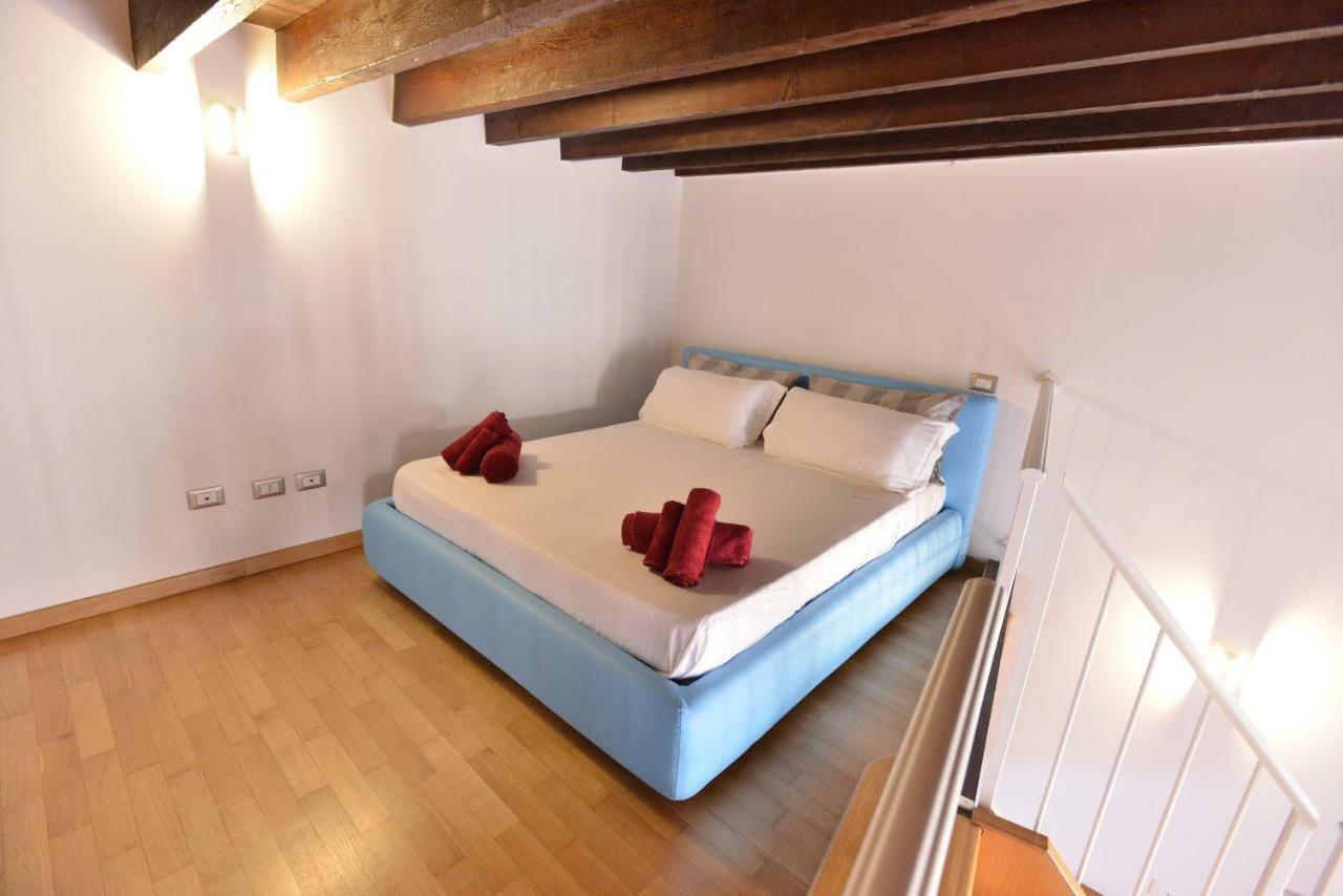Izzhome Full Center Grand Apartment